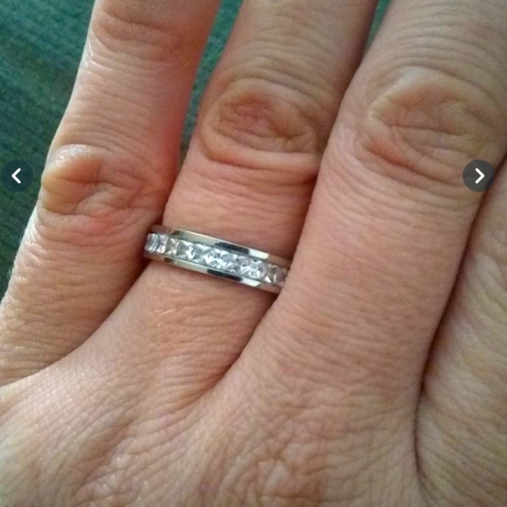 Woman’s ring